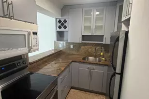 126 SW 17th Rd, Miami, FL 33129 - Photo 5