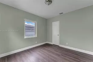 421 NW 105th St, Miami, FL 33150 - Photo 13
