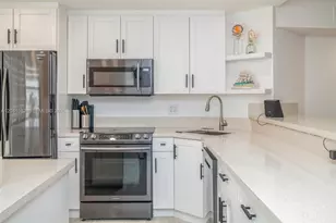 6423 Collins Ave, Miami Beach, FL 33141 - Photo 13