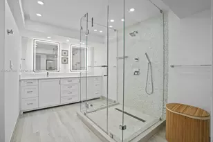 6423 Collins Ave, Miami Beach, FL 33141 - Photo 19