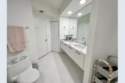 500 Brickell Ave #1410, Miami, FL 33131 - Photo 11