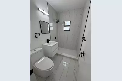 811 NW 65th St, Miami, FL 33150 - Photo 11