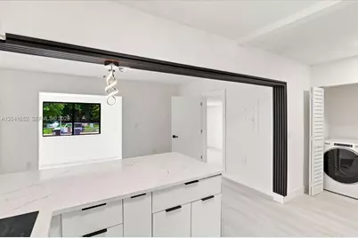 811 NW 65th St, Miami, FL 33150 - Photo 9