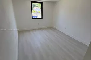 811 NW 65th St, Miami, FL 33150 - Photo 13