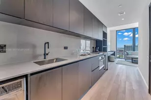 20 NE 11th St, Miami, FL 33132 - Photo 1