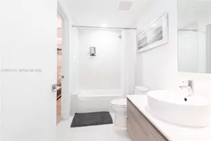 121 NE 34th St, Miami, FL 33137 - Photo 21