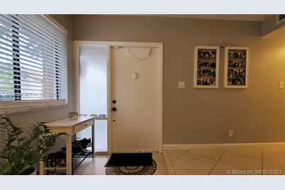 40 Wimbledon Lake Dr #216, Plantation, FL 33324 - Photo 3