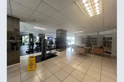 2401 Collins Ave #1009, Miami Beach, FL 33140 - Photo 21