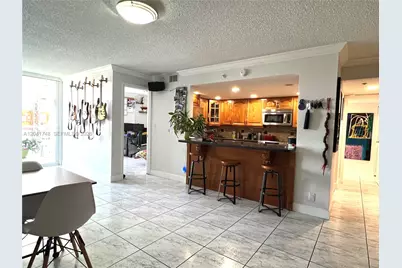 2401 Collins Ave #1009, Miami Beach, FL 33140 - Photo 7