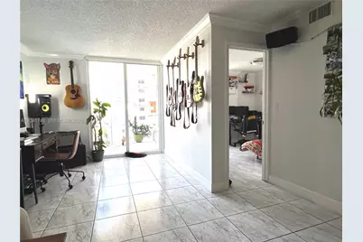 2401 Collins Ave #1009, Miami Beach, FL 33140 - Photo 9