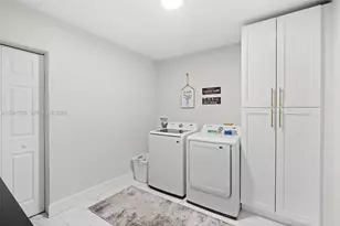 710 SW 70th Ave, Pembroke Pines, FL 33023 - Photo 11