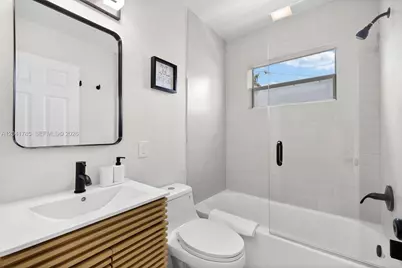 710 SW 70th Ave, Pembroke Pines, FL 33023 - Photo 15