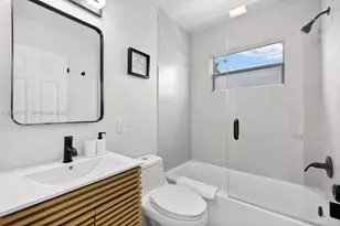 710 SW 70th Ave, Pembroke Pines, FL 33023 - Photo 15
