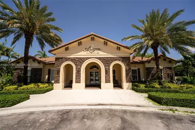 8821 W 34th Ct, Hialeah, FL 33018 - Photo 17