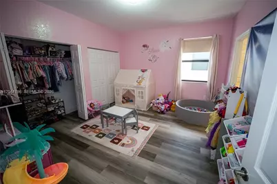 8821 W 34th Ct, Hialeah, FL 33018 - Photo 9