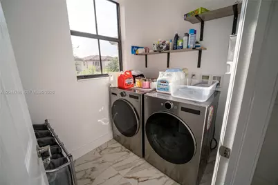 8821 W 34th Ct, Hialeah, FL 33018 - Photo 15