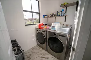 8821 W 34th Ct, Hialeah, FL 33018 - Photo 15