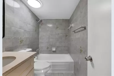 4805 NW 7th St #302-15, Miami, FL 33126 - Photo 23