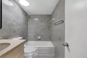 4805 NW 7th St, Miami, FL 33126 - Photo 23