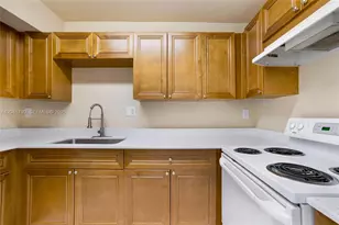 4805 NW 7th St, Miami, FL 33126 - Photo 15