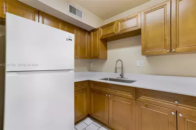 4805 NW 7th St #302-15, Miami, FL 33126 - Photo 15