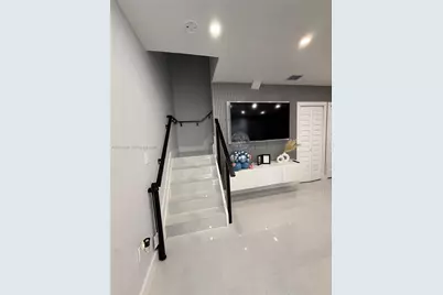 8037 W 36th Ave #6, Hialeah, FL 33018 - Photo 5