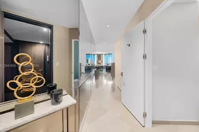 88 SW 7th St #1212, Miami, FL 33130 - Photo 5