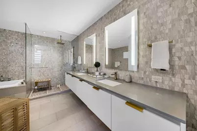 88 SW 7th St #1212, Miami, FL 33130 - Photo 17