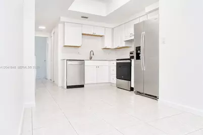 411 SE 10th St #1, Hallandale Beach, FL 33009 - Photo 3
