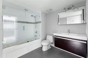 1800 N Bayshore Dr, Miami, FL 33132 - Photo 25