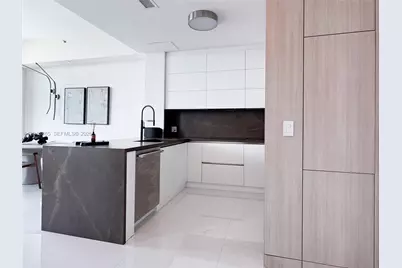 950 Brickell Bay Dr #5608, Miami, FL 33131 - Photo 5