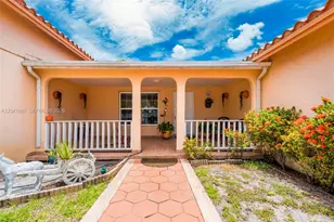 19240 NW 60th Ct, Hialeah, FL 33015 - Photo 3