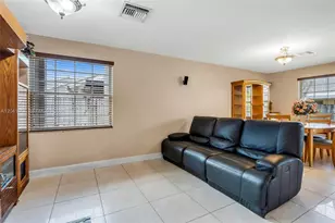 19240 NW 60th Ct, Hialeah, FL 33015 - Photo 17