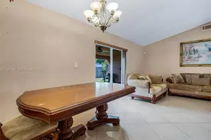 19240 NW 60th Ct, Hialeah, FL 33015 - Photo 13