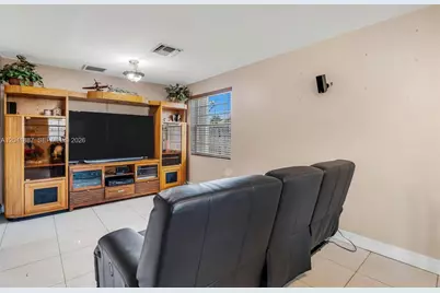 19240 NW 60th Ct, Hialeah, FL 33015 - Photo 19