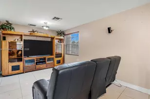 19240 NW 60th Ct, Hialeah, FL 33015 - Photo 19
