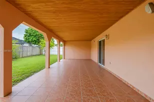 19240 NW 60th Ct, Hialeah, FL 33015 - Photo 37