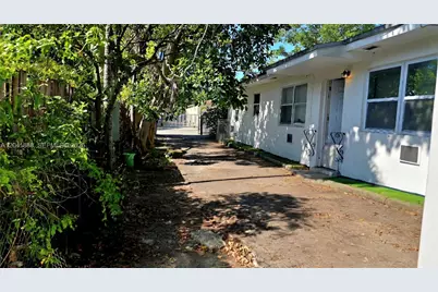241 NW 32nd St, Miami, FL 33127 - Photo 15