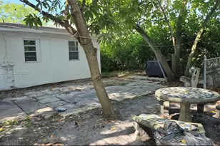 241 NW 32nd St, Miami, FL 33127 - Photo 49