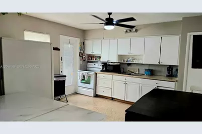 241 NW 32nd St, Miami, FL 33127 - Photo 19