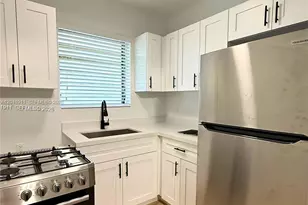 641 10th St, Miami Beach, FL 33139 - Photo 9
