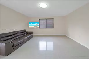 1701 NW 37th Ave, Miami, FL 33125 - Photo 7
