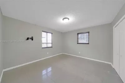 1701 NW 37th Ave #B, Miami, FL 33125 - Photo 9