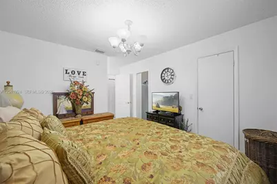 906 SW 8th Ave, Hallandale Beach, FL 33009 - Photo 15
