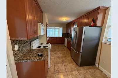 1075 NE Miami Gardens Dr #211, Miami, FL 33179 - Photo 5