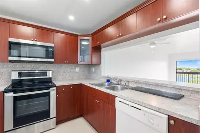 10288 NW 9th St Cir #501, Miami, FL 33172 - Photo 5