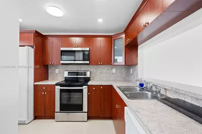 10288 NW 9th St Cir #501, Miami, FL 33172 - Photo 3