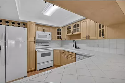 7055 W 3rd Ct, Hialeah, FL 33014 - Photo 11