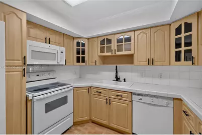 7055 W 3rd Ct, Hialeah, FL 33014 - Photo 9