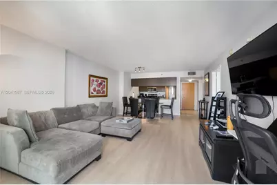 1200 Brickell Bay Dr #4121, Miami, FL 33131 - Photo 13